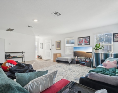 857 Powell St - Photo Thumbnail 5