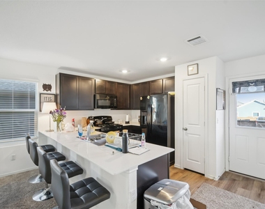 857 Powell St - Photo Thumbnail 10