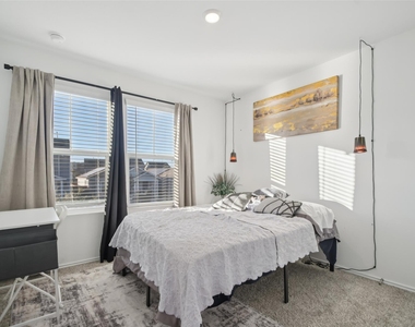 857 Powell St - Photo Thumbnail 15