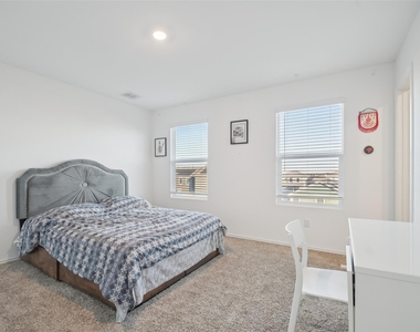 857 Powell St - Photo Thumbnail 17