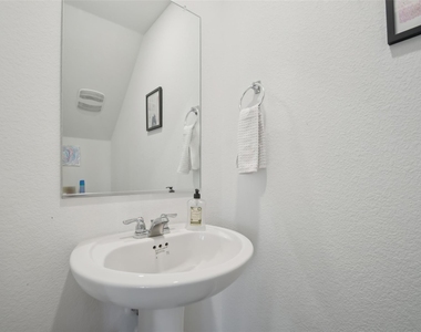 857 Powell St - Photo Thumbnail 12