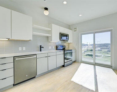 100 W Mockingbird Ln - Photo Thumbnail 9