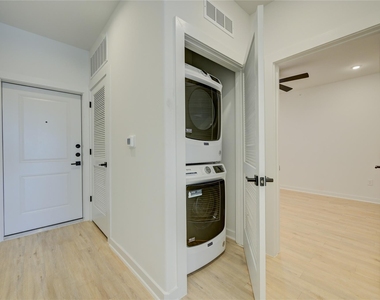 100 W Mockingbird Ln - Photo Thumbnail 11
