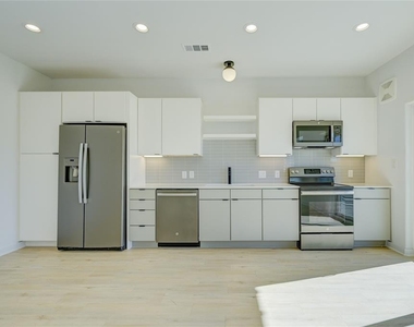 100 W Mockingbird Ln - Photo Thumbnail 10