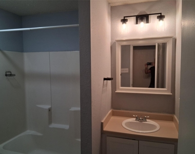 2807 W Slaughter Ln - Photo Thumbnail 2