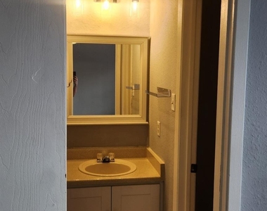 2807 W Slaughter Ln - Photo Thumbnail 12