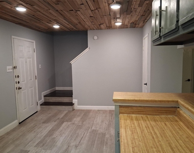2807 W Slaughter Ln - Photo Thumbnail 7