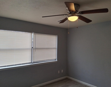 2807 W Slaughter Ln - Photo Thumbnail 8