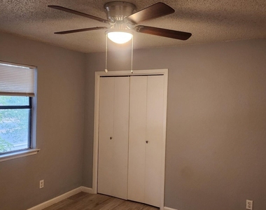 2807 W Slaughter Ln - Photo Thumbnail 11