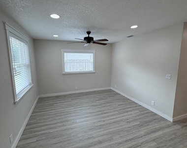 3968 Packard Drive - Photo Thumbnail 4