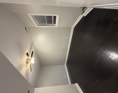 6541 S Ingleside Avenue - Photo Thumbnail 5