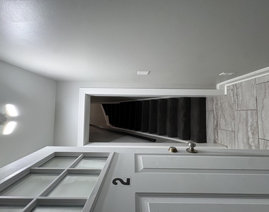 6541 S Ingleside Avenue - Photo Thumbnail 2
