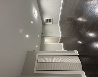 6541 S Ingleside Avenue - Photo Thumbnail 4