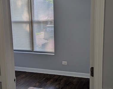 6401 S Saint Lawrence Avenue - Photo Thumbnail 2
