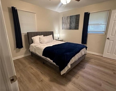 6702 Songwood Drive - Photo Thumbnail 9