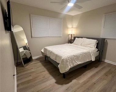 6702 Songwood Drive - Photo Thumbnail 11