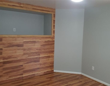 3885 Waterford Drive - Photo Thumbnail 5