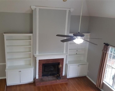 3885 Waterford Drive - Photo Thumbnail 2