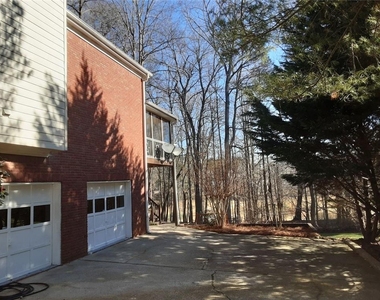 3885 Waterford Drive - Photo Thumbnail 43