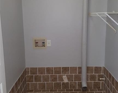 3885 Waterford Drive - Photo Thumbnail 21