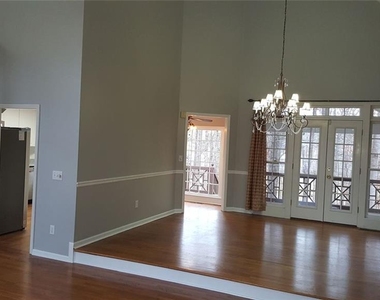3885 Waterford Drive - Photo Thumbnail 4