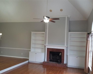 3885 Waterford Drive - Photo Thumbnail 3