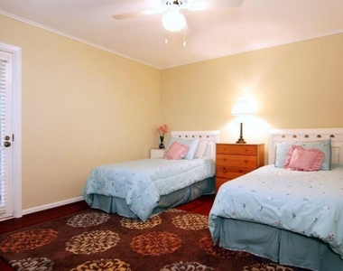 11910 Steppingstone Lane - Photo Thumbnail 9