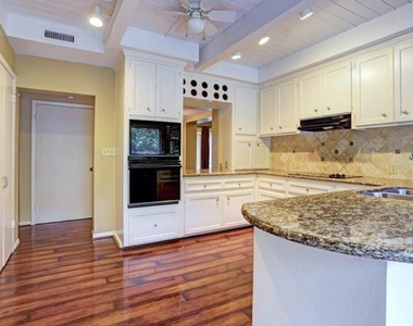 11910 Steppingstone Lane - Photo Thumbnail 4