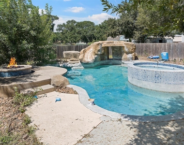 15915 Mueschke Road - Photo Thumbnail 5