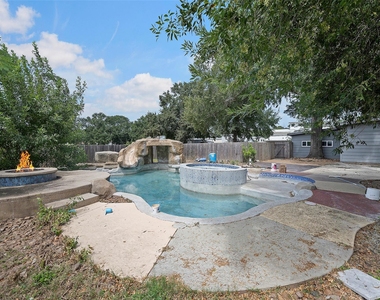 15915 Mueschke Road - Photo Thumbnail 18