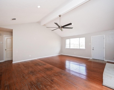 1114 Blue Diamond Drive - Photo Thumbnail 3
