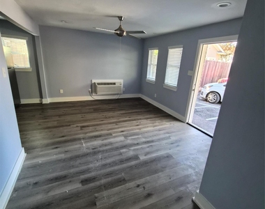 1421 Marshall Street - Photo Thumbnail 4