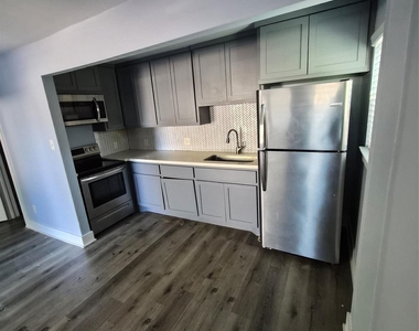 1421 Marshall Street - Photo Thumbnail 5