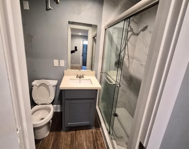 1421 Marshall Street - Photo Thumbnail 6