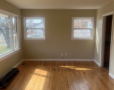 809 Fort Henry Street - Photo Thumbnail 4