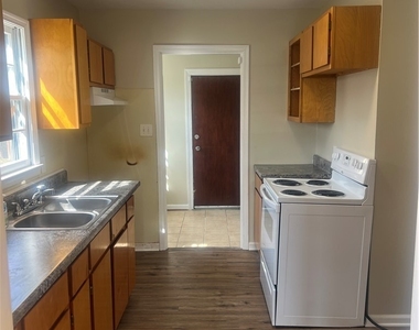 809 Fort Henry Street - Photo Thumbnail 5