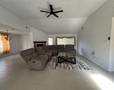 2134 Collingsfield Drive - Photo Thumbnail 2