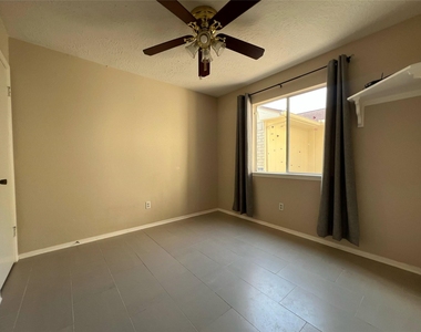 2134 Collingsfield Drive - Photo Thumbnail 11