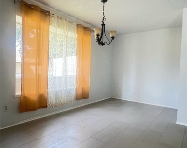 2134 Collingsfield Drive - Photo Thumbnail 4