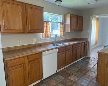 2134 Collingsfield Drive - Photo Thumbnail 5