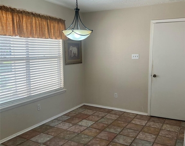 2134 Collingsfield Drive - Photo Thumbnail 6