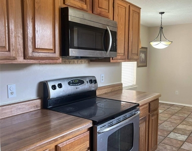 2134 Collingsfield Drive - Photo Thumbnail 7