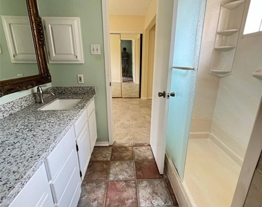 2134 Collingsfield Drive - Photo Thumbnail 9