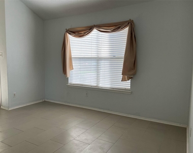 2134 Collingsfield Drive - Photo Thumbnail 3