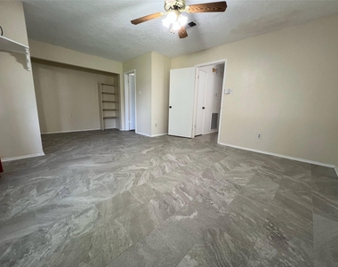 2134 Collingsfield Drive - Photo Thumbnail 8