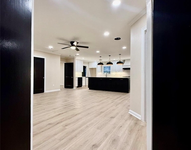 300 Dunnam Avenue - Photo Thumbnail 9