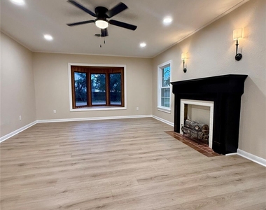300 Dunnam Avenue - Photo Thumbnail 10