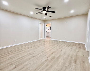 300 Dunnam Avenue - Photo Thumbnail 16