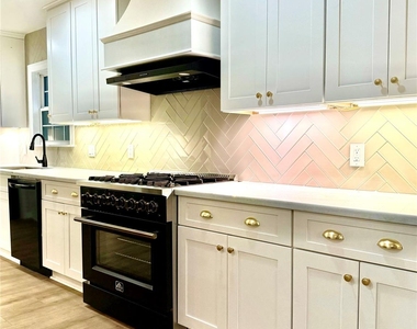 300 Dunnam Avenue - Photo Thumbnail 12