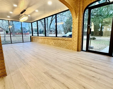 300 Dunnam Avenue - Photo Thumbnail 5